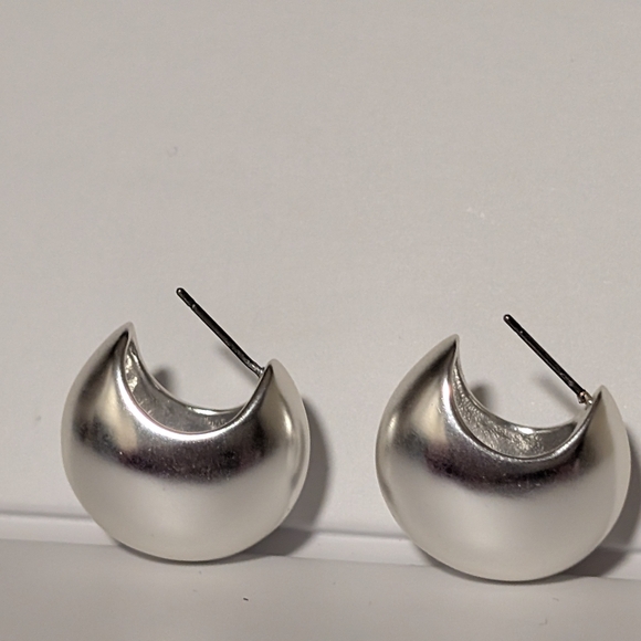 Madewell Sculptural Chunky Hoop Earrings - Picture 4 of 8